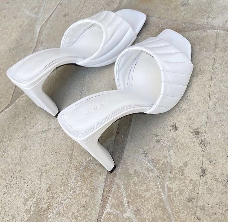 Ladies heeled