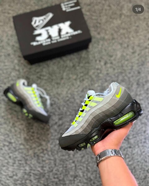 NIKE AIR