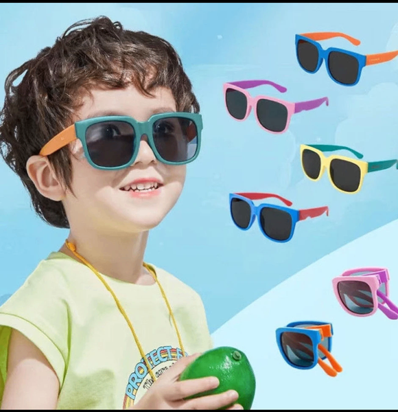 3 PIÈCES, LUNETTES DE SOLEIL, MONTRE, ÉTUI