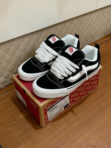 VANS KNU SKOOL