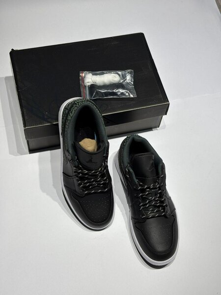 Air Jordan low