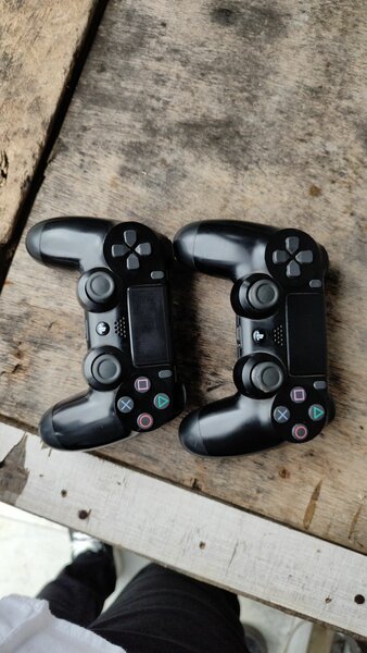 Manettes PS4