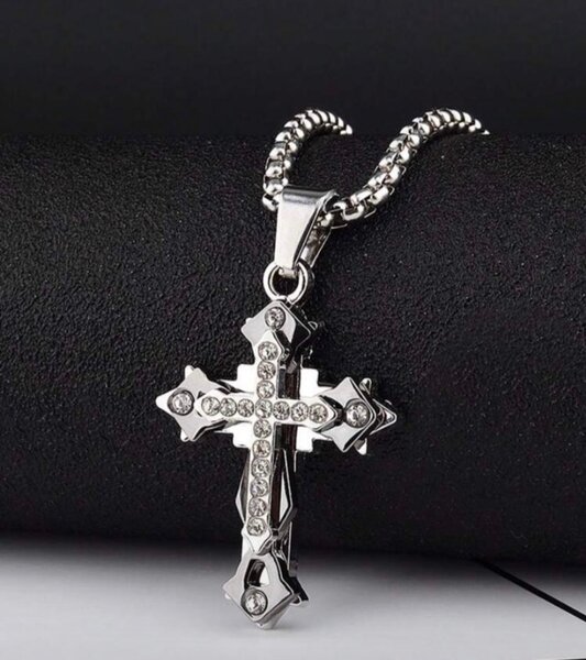 Collier Croix Strass Élégant