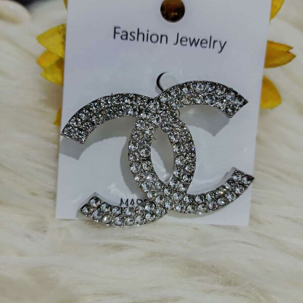 Broches Chanel