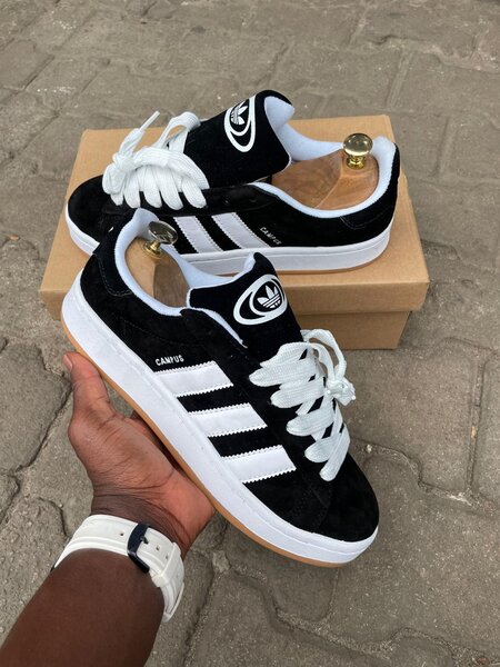 Sneakers noir  en daim campus
