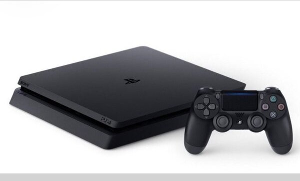 Ps4 slim + 2 manettes