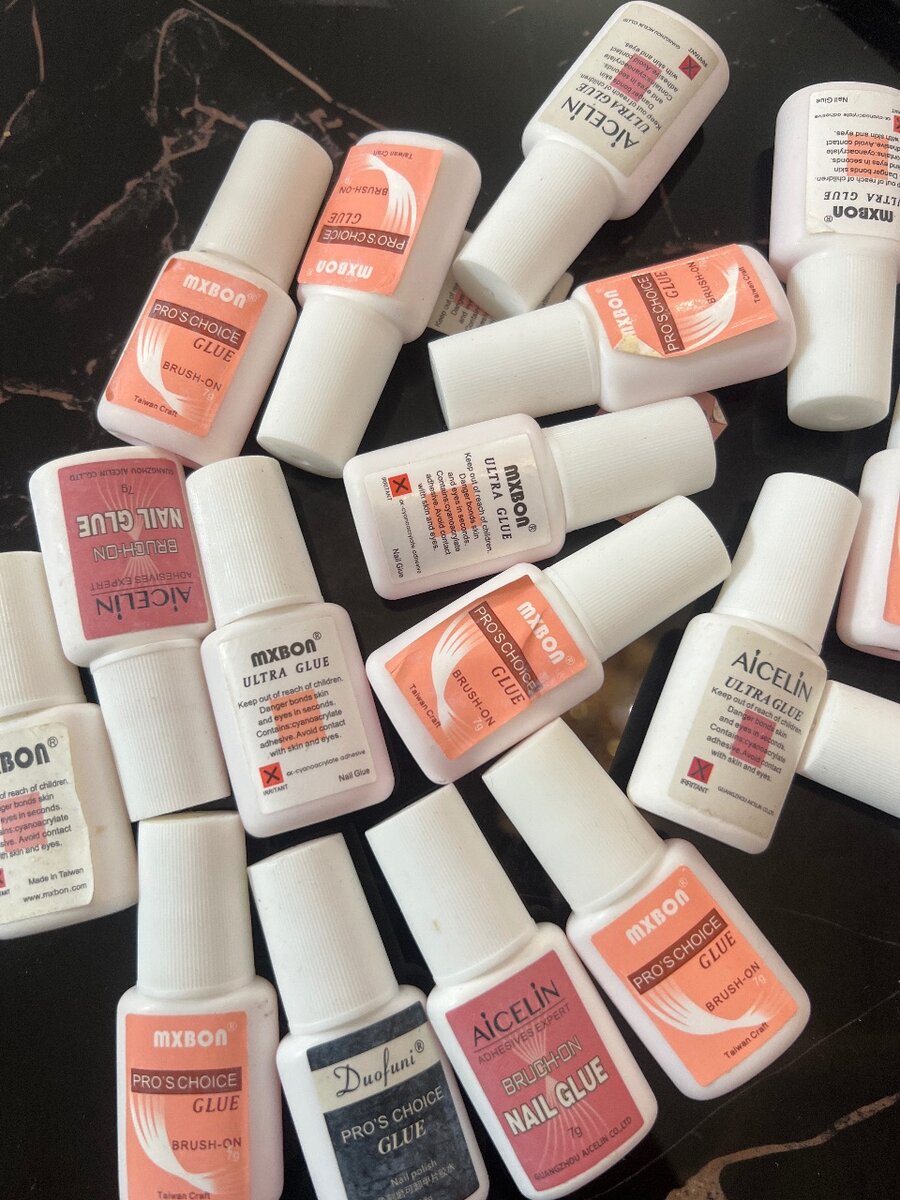 Colle à ongles
