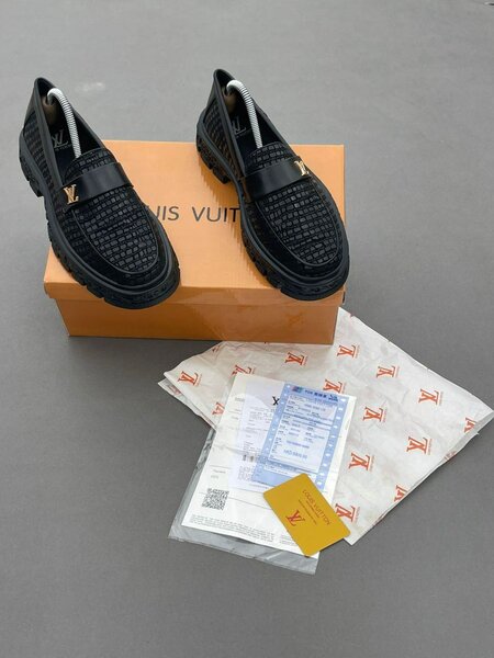Mocassins en cuir noir élégant