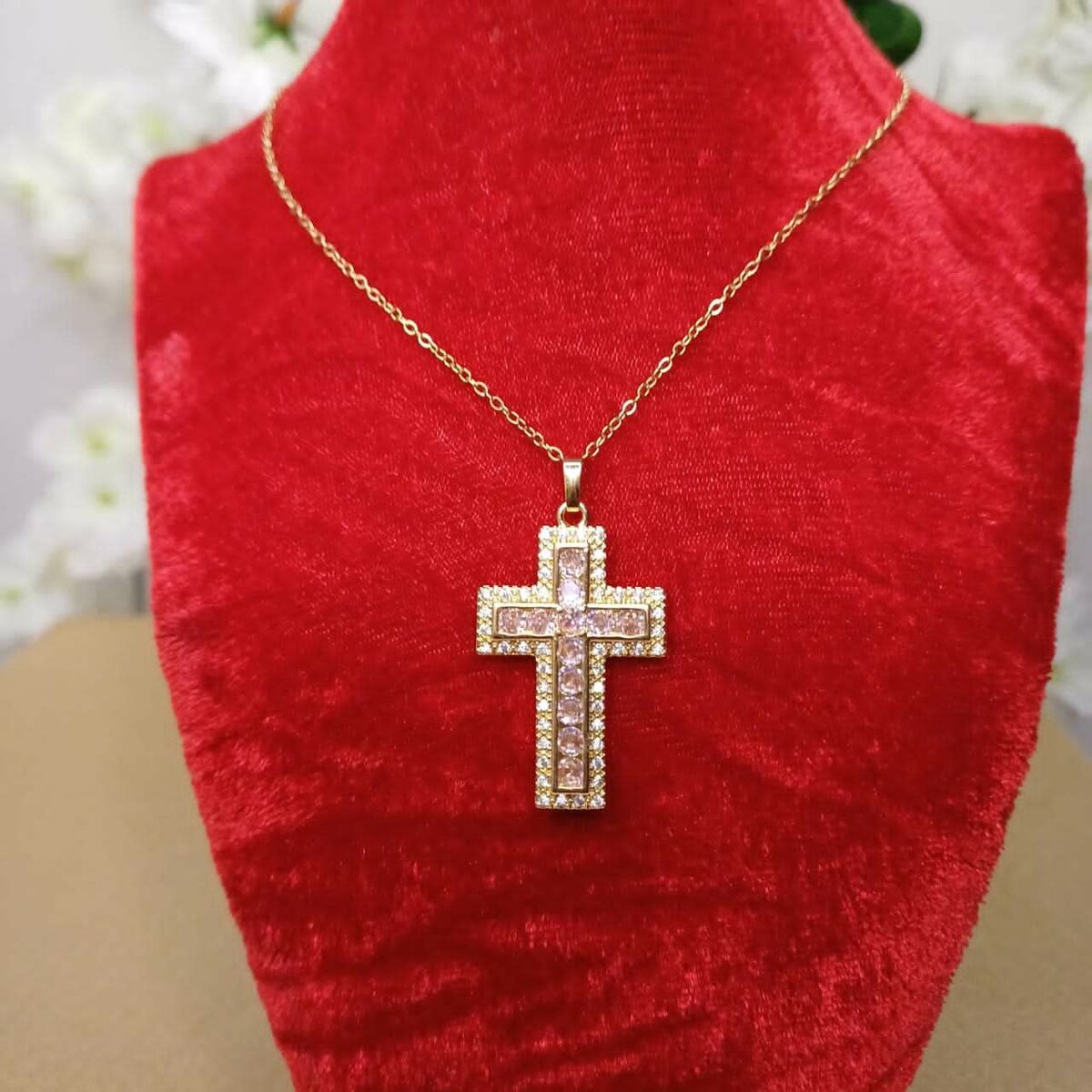 Collier croix or rose