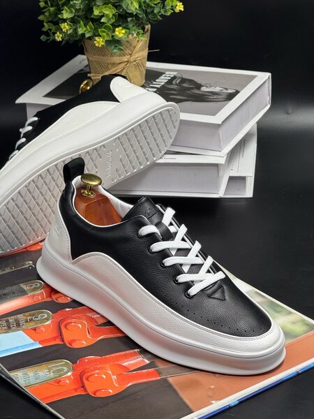 TIMBERLAND BLACK AND WHITE