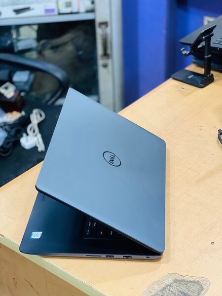Dell Vostro 5581