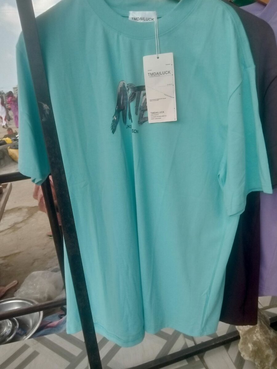 T-shirts graphiques colorés