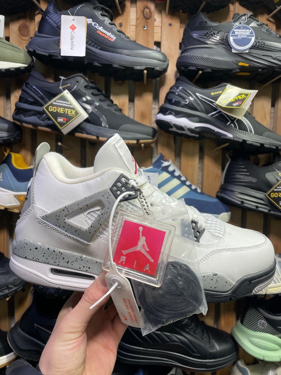 NiKE JORDAN