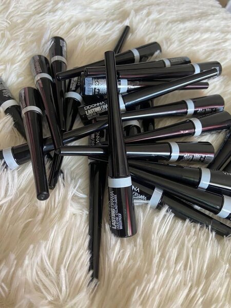 Eyeliner liquide noir longue tenue