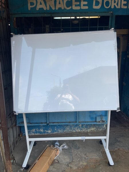 Tableau à marqueur effaçable avec le pied 120x90cm
