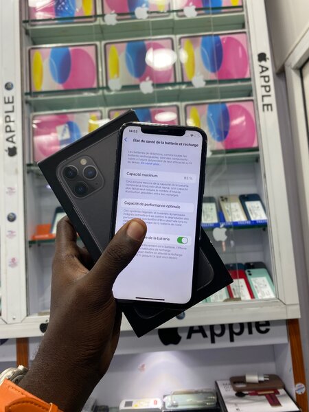 iPhone 11 Pro 64g quasi neuf avec son carton 120.000 rapide
