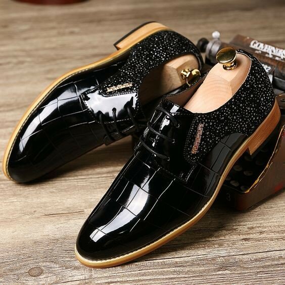 Dress shoe
