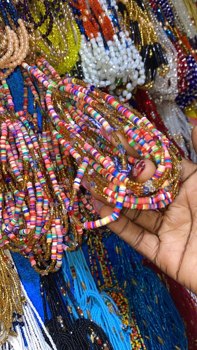 Colliers de perles colorées