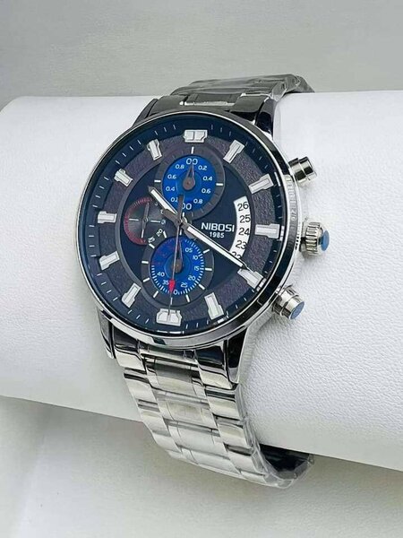 Une montre homme