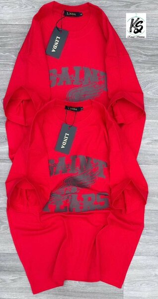 T-shirts rouges imprimés