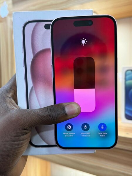 iPhone 15 simple