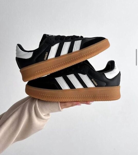 Adidas Sneakers