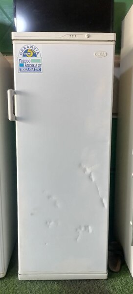 Chest refrigerator and freezer