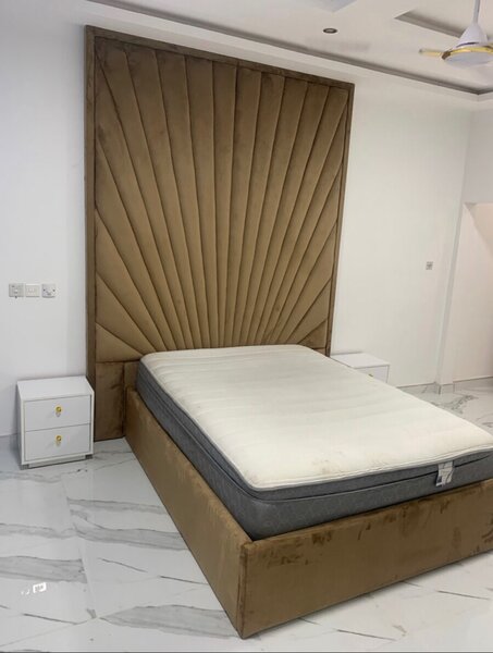 Queens bed