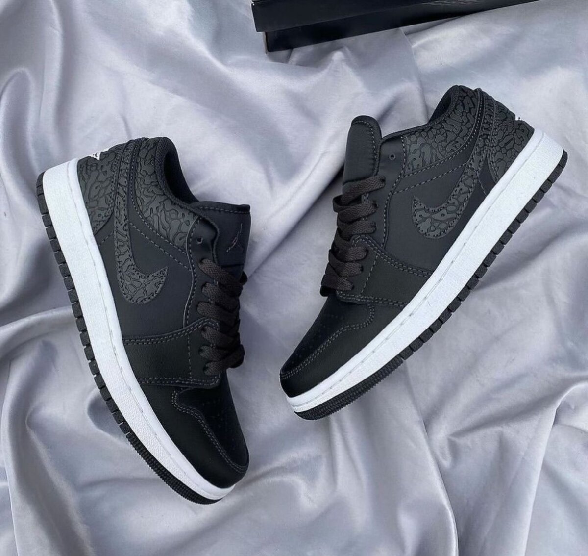 All kinds of sneakers available in all sizes
