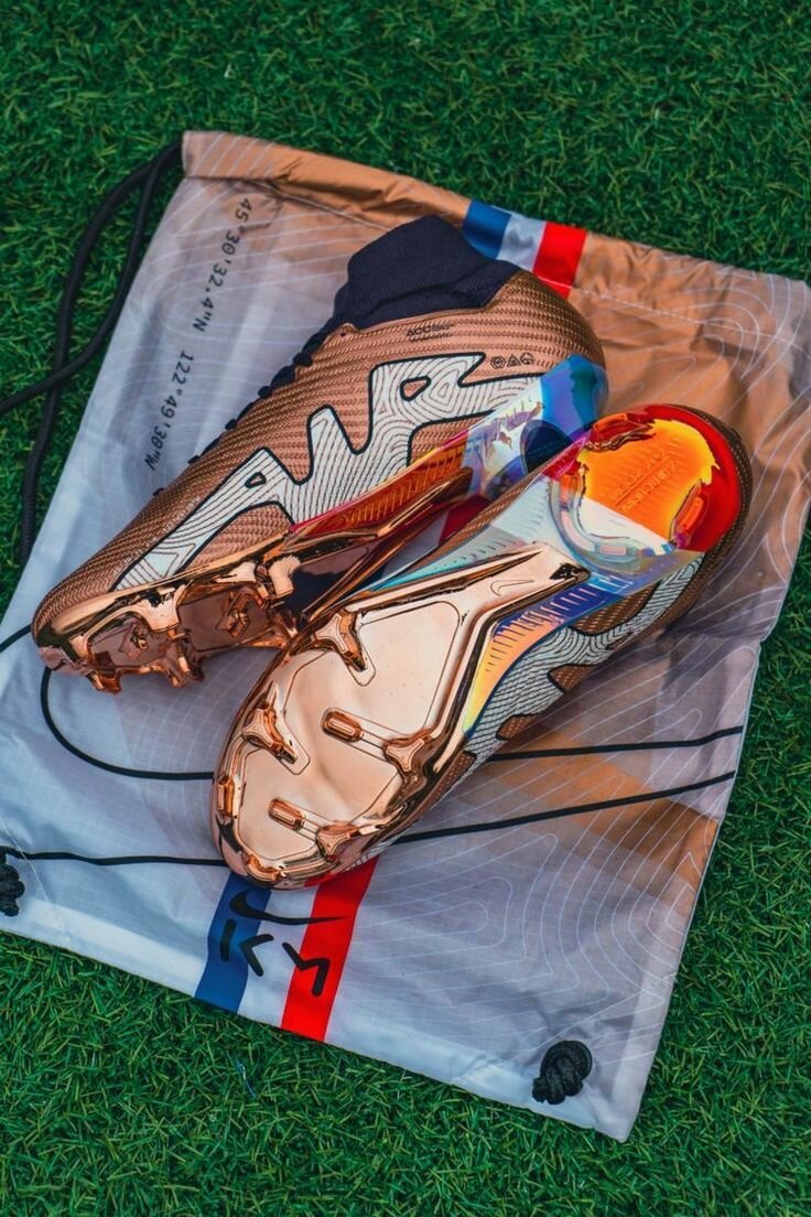 NIKE BOOTS