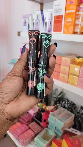 Mascara Essence