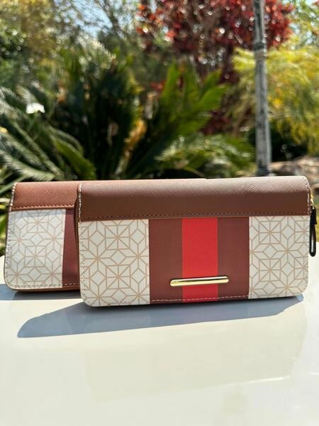 brown wallet