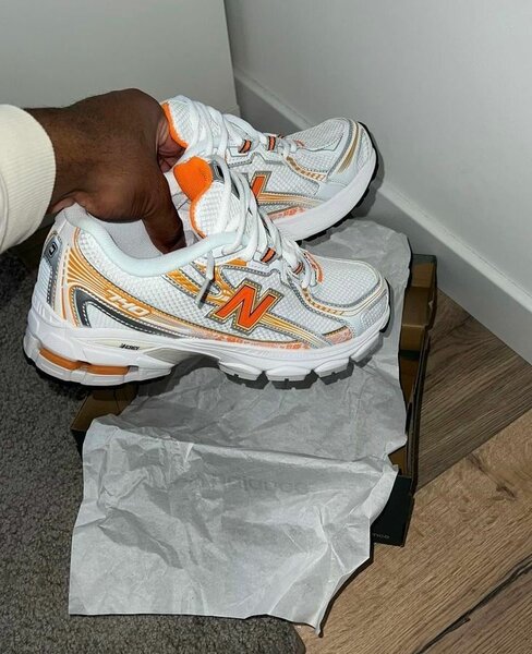 New Balance 740