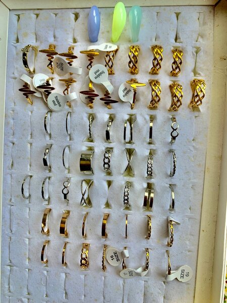 Knuckle rings