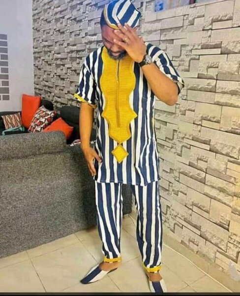 Tenue africaine rayée homme
