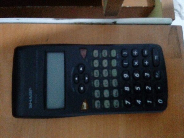 Calculatrice scientifique SHARP