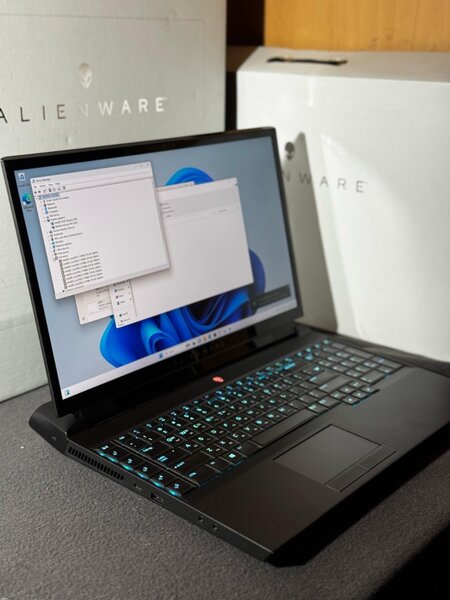 Dell Alienware M15 R7  AMD Ryz