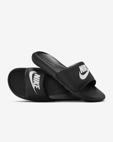 Claquettes, Sandales et Tongs. Nike BE