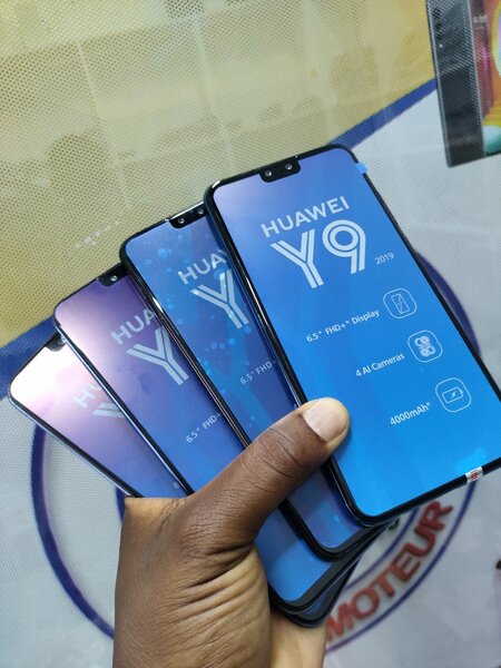 HUAWEI Y9 2019 QUASI NEUF 128/6GO RAM