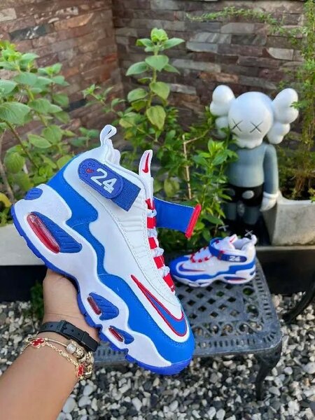 NIKE 24