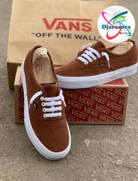 News Model Van's Authentic