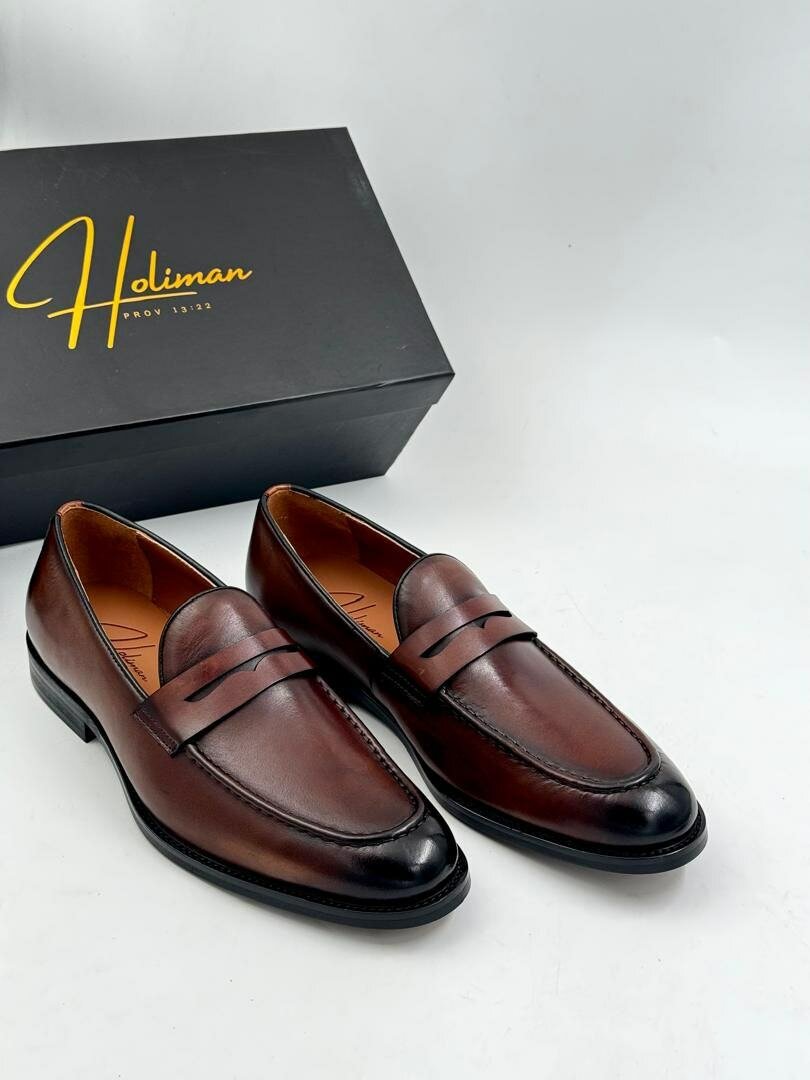 Solid leather shoes