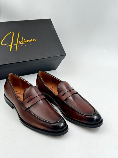 Solid leather shoes