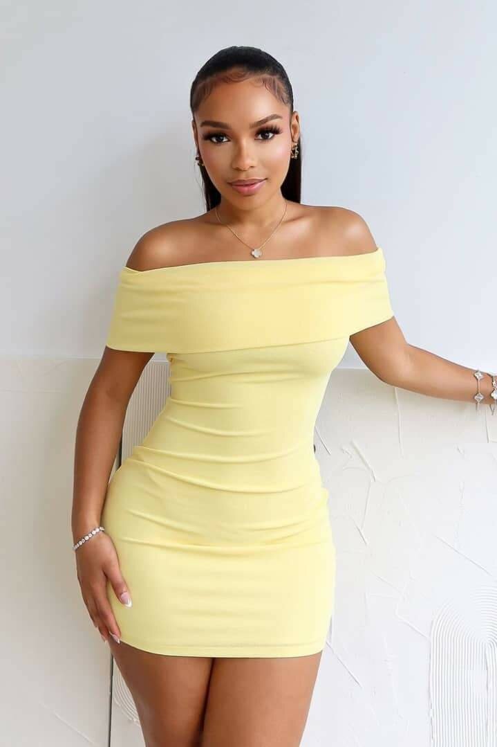 Robe moulante jaune élégant