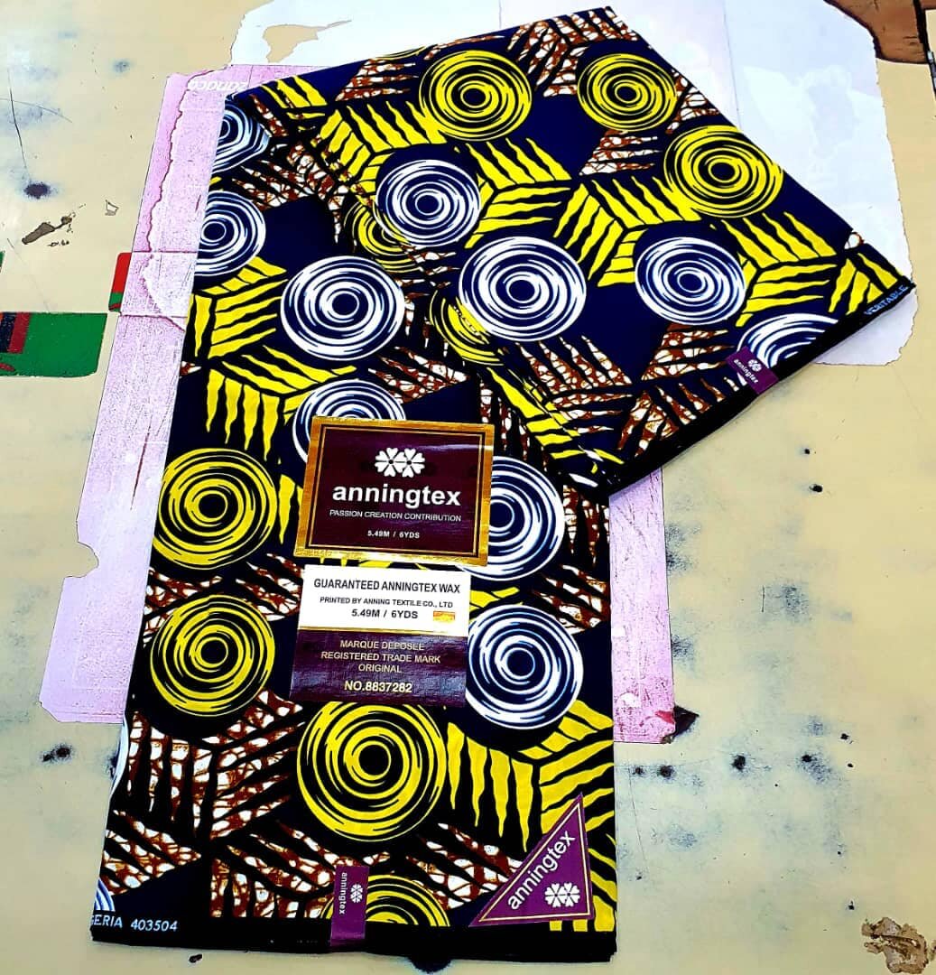 Tissu jaune bleu