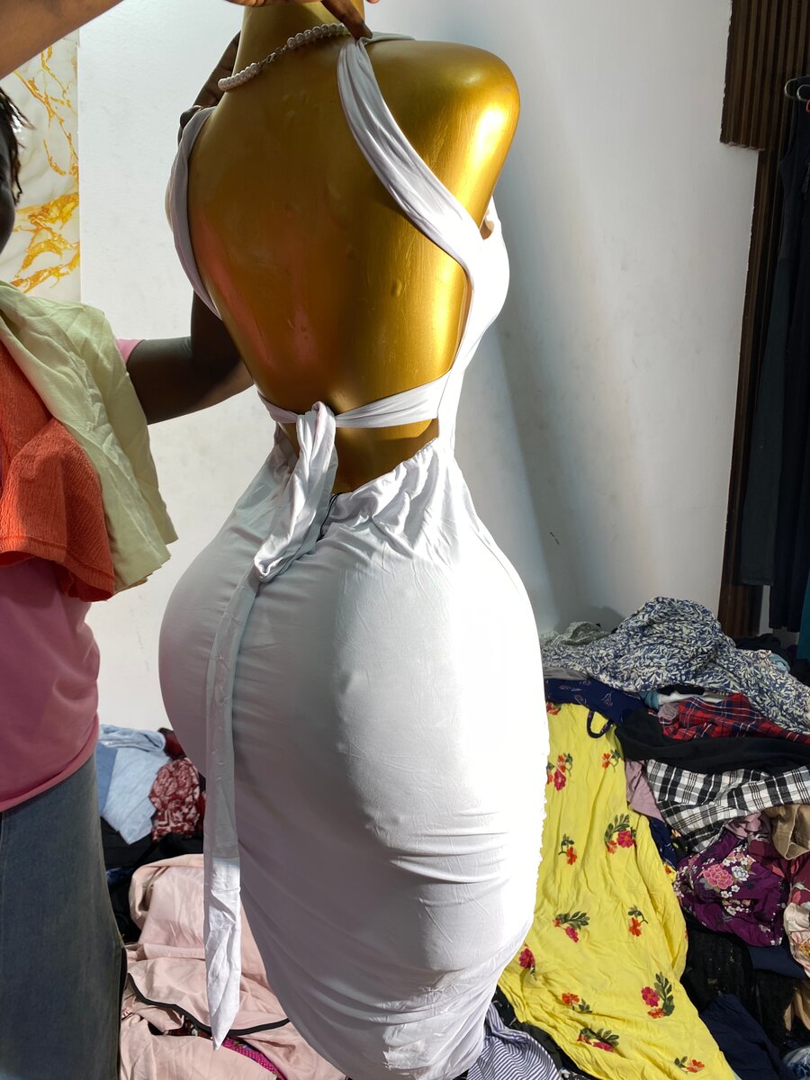 Robe moulante blanche élégante