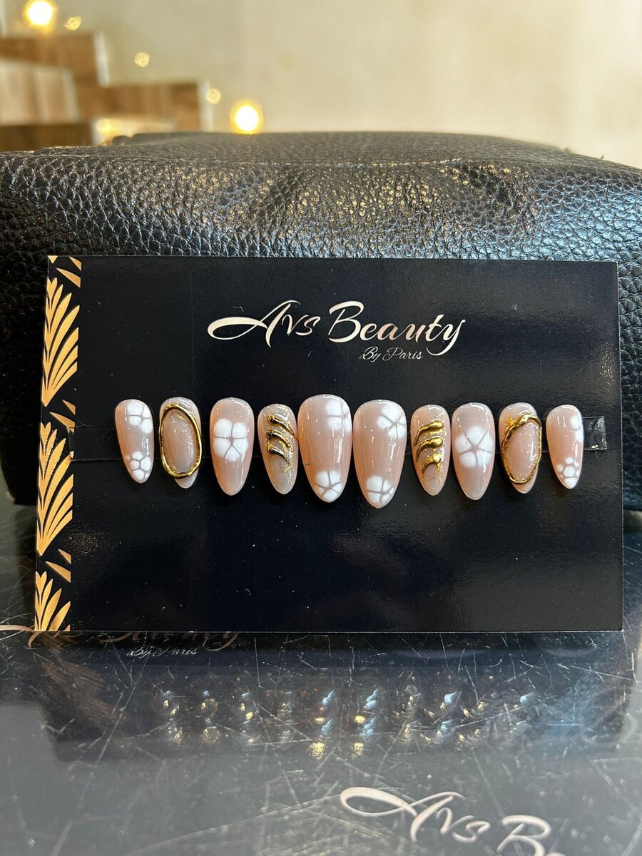 Press on nails