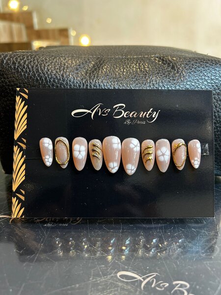 Press on nails