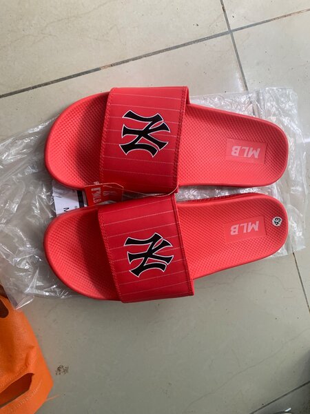 Claquettes rouges MLB confort