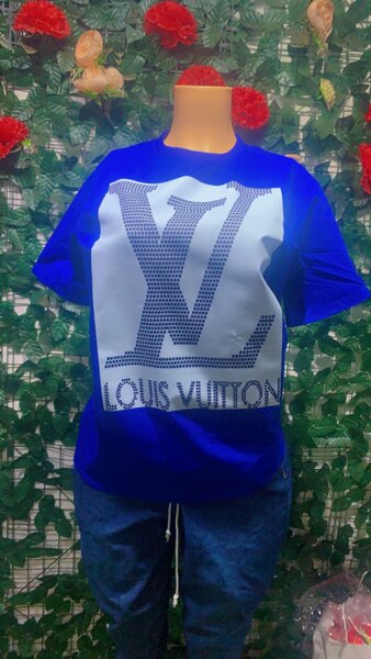 Tops & round neck